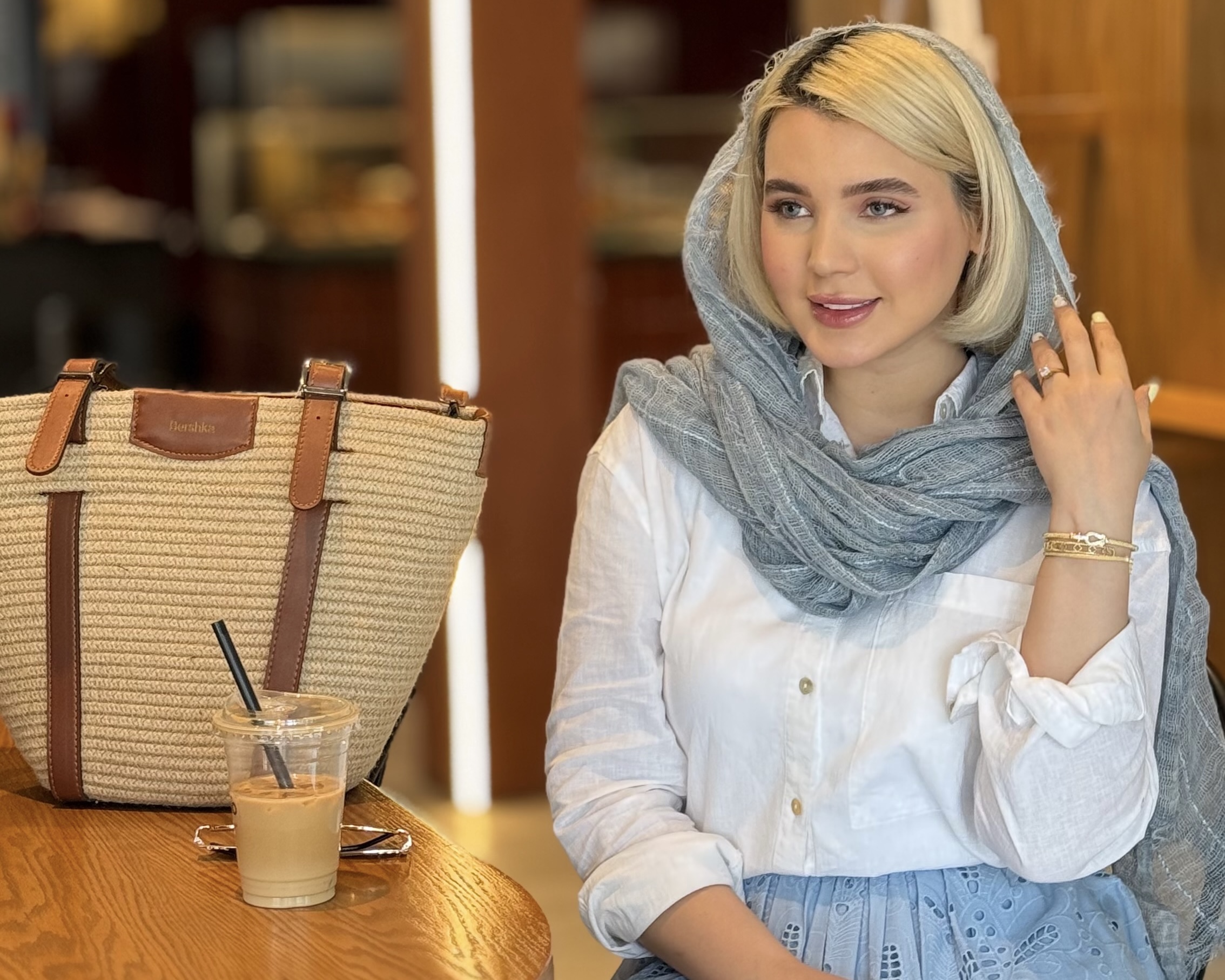 چگونه شال را با مانتو ست کنیم؟ (راهنمای کامل استایل شیک)
